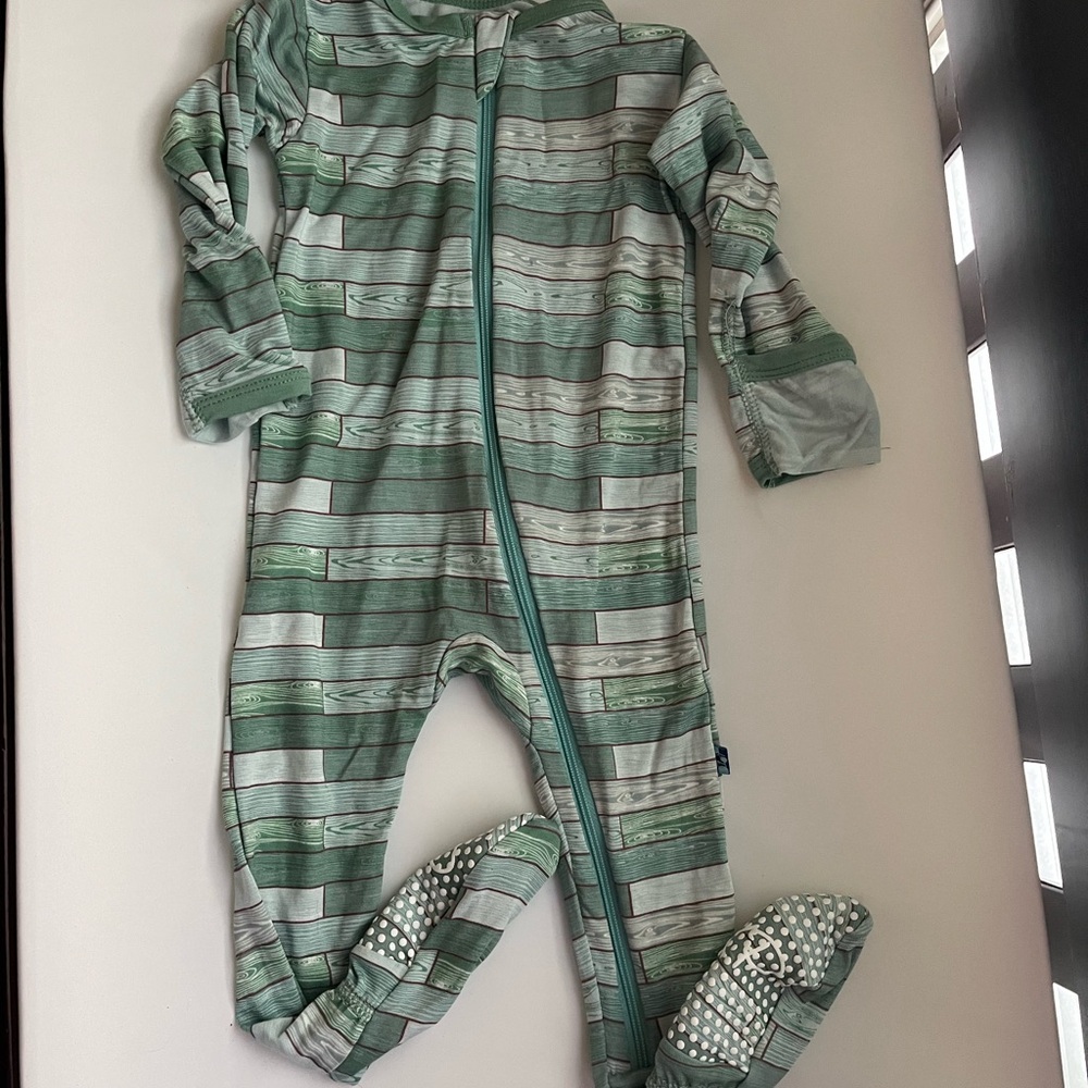 Kickee pants footie